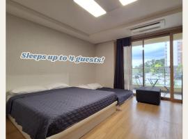 Condo in Clark near Aqua Planet & Clark Safari，位于Mabalacat的酒店