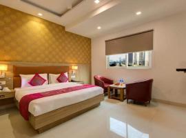 HOTEL CORPORATE PALACE Near Terminal 3 WITH- FREE AIRPORT DROP，位于加姆布的酒店