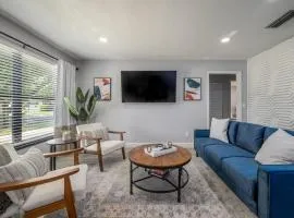 Modern 2BR DownTown Home with King Bed, Long Stays, WiFi, Netflix