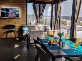 Sea view BluEscape by Vellaris, Luxury Mobile Home，位于木洛希尼的露营地