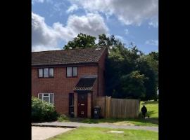 London 2 bed-Apartment BEAUTIFUL，位于博勒姆伍德的酒店