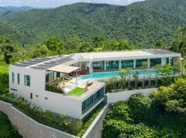Private 5 bedroom pool luxury villa the best villa in Patong