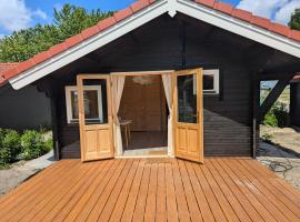 The Bee - Trekkershuts & Apartment，位于Opperdoes的旅馆