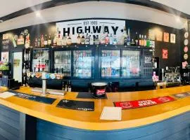 The Highway Inn，位于基督城基督城国际机场 - CHC附近的酒店