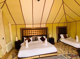 Outdoor luxury camp，位于梅尔祖卡的酒店