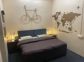 Kashi Awahan! Traveling Themed Room Near Vishvanath Temple