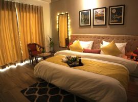 Luxury Apartment Near Pari Chowk，位于大诺伊达的酒店
