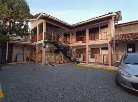 Casa Vieja Alba Inés con Estacionamiento privado，位于布加的酒店