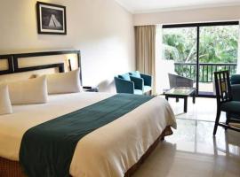 Myra Golden Beach Resort，位于Vadarevu的酒店