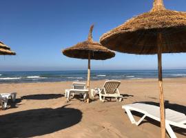Perla Rental Beachfront，位于萨伊迪耶的酒店