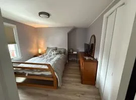 Central air, 5 minutes to Canada