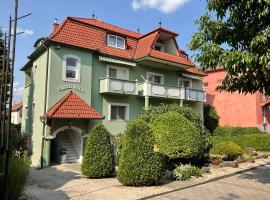 Guszti Villa Hévíz，位于赫维兹的酒店