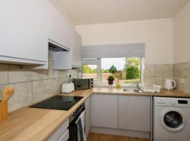 33 Beautiful 2 bed apt Tamworth Private Parking，位于Fazeley的酒店