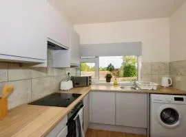 33 Beautiful 2 bed apt Tamworth Private Parking