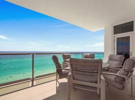 Luxury 3-Bedroom Condo with Gulf Views，位于德斯坦的酒店