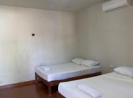 Santa Clara Hotel and Tours，位于Dzidzantún的酒店