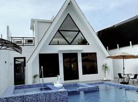 The Prism Cabin - Private Resort in North Caloocan Philippines，位于Camarin的酒店