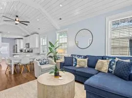 Modern Coastal Comfort - 3 Bedroom Condo with Balcony