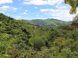 FINCA SAN JAVIER GREAT FARM WITH HORSES AND POOl，位于萨赛马的酒店