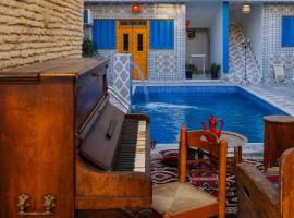 BDar Stay Maison d'hôtes avec piscine et rooftop à Tozeur, à 10 min de la Médina，位于托泽尔的酒店