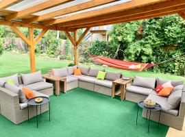 Szárszó Apartment with 3 rooms and PRIVATE BEACH, PRIVATE PARKING，位于巴拉顿扎佐的酒店