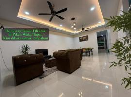 Adam's Nur Homestay Taman D Razak Wakaf Tapai，位于马兰的酒店
