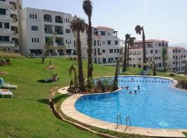 Lilacs garden apartment best view，位于卡博尼格洛的酒店