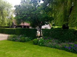 Luxurious Country Barn，位于Baughurst的酒店