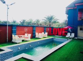 Emmachri Hotel and Suites，位于Emuhu的酒店