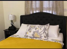 3Little Birds Retreat，位于Old Harbour的酒店