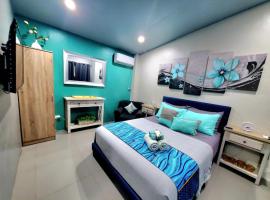 Hidden Palms Inn Deluxe Room，位于san juan la union的民宿