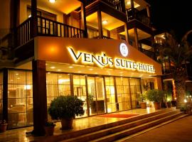 维纳斯套房酒店 ，位于帕莫卡莱的带泳池的酒店