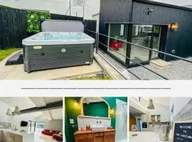 The Hideaway - Luxury Country Retreat