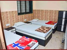 !! KOLKATA Dev Guest House #Howrah Kolkata Near Railway Station - Free Wifi - Fully Air Conditioned - Good and Spacious Room - Excellent Service Recommended Hotel，位于加尔各答的酒店