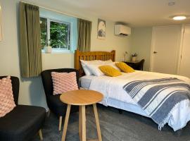 Brand New Guest House in Kenmure Dunedin，位于但尼丁的酒店