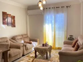 شاليه سوبر لوكس اثاث جديد ومكيف بالكامل اطلالة على حمام السباحة