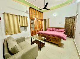 Royal Living in Maan Mahal 2BHK 202，位于巴特那的酒店