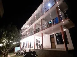 Majestic House and Bonkers on the go Café