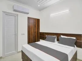Collection O Raksha Inn Near PVR Ansal Plaza Greater Noida