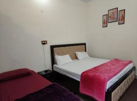 Sri Shakti Hotel and restaurant，位于Chandrāpuri的酒店