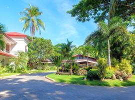 Palmas Del Mar Resort Bacolod，位于巴科洛德的酒店
