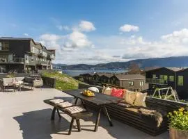 Large luxurious apartment with private terrace and parking