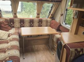 Caravane en pleine nature，位于Combles的酒店