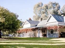 The Glen Farmhouse on Ovens River