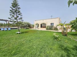 Dar Nawara Villa with pool and amazing garden，位于Tazarka的酒店