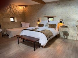 Le Loft Ancien Haras de la Tour，位于Lamothe-Landerron的酒店