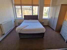 APARTMENT in CENTRAL HALIFAX，位于哈利法克斯的酒店