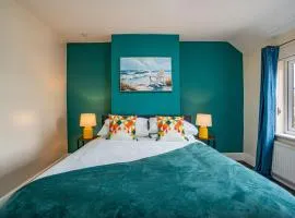 Spacious 4 bed 6 sleeps nr local amenities