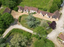 Lodges de la Ferme de la Chaise，位于Saint-Antonin-de-Sommaire的酒店