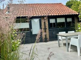 Private Tiny House in Bussum near Amsterdam!，位于布森的酒店